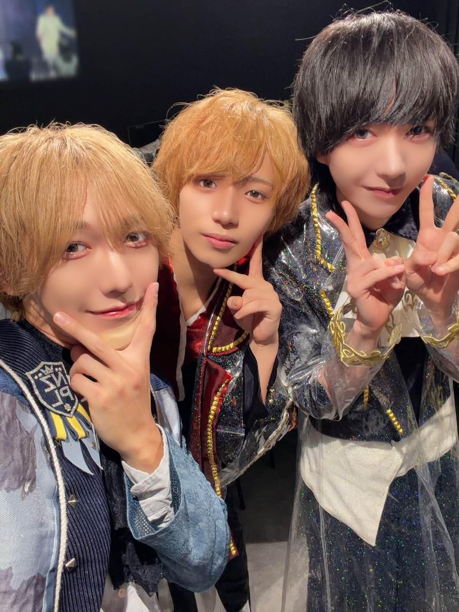 youtime_yukito's tweet photo. 本日NiziParadeお越しいただきありがとうございました🙇‍♂️足元悪い中感謝です(泣)初めてのスタジオでテンション上がりました✨️
お写真にじいろぱれっとのあきとさんと撮って頂きました✨️レジェンドの方なのにとても優しかった(泣)
お写真ありがとうございました🐶 https://t.co/0k4l3XLSiM