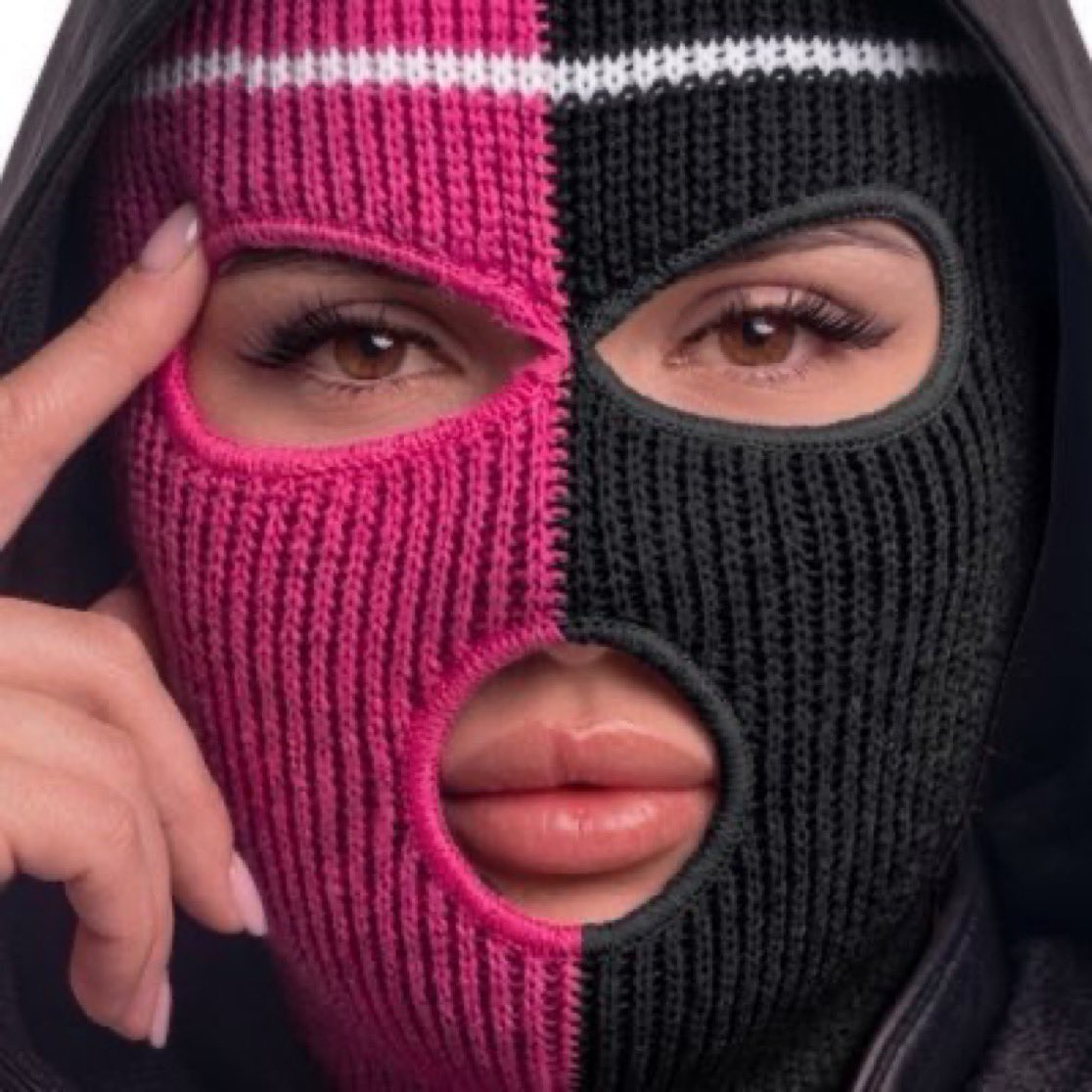 leosaif7's tweet photo. اللي يدخلون معه مايك ويناقشونه بعقلانيه 
جاهلين اكثر منه ، شخص مثل هذا تدعس عليه 
وتمشي 

مو معقوله كمية اللي يدخلون معه ويجيبون له ادله وأحاديث وينتظرون منه يصدقها او  يقولهم انتوا واعين وعاقلين ما بنزلكم من المايك 😅 https://t.co/KMsSJmT4sv