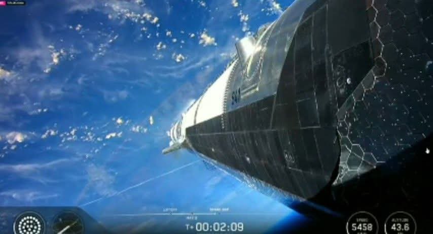 Gilles19827's tweet photo. Fox News coverage of the SpaceX launch @elonmusk @ElonMuskPD @privatechat7695 https://t.co/WZTljbd0zi https://t.co/YZ9pH2PtpW