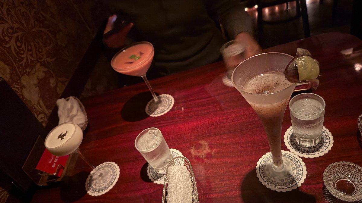 yumaruR's tweet photo. ねぎはむとねぎはむ(妹)と酒！！季節のカクテル好きすぎる🍸🍸 ᩚ.⋆ https://t.co/U8uy06Ck9s