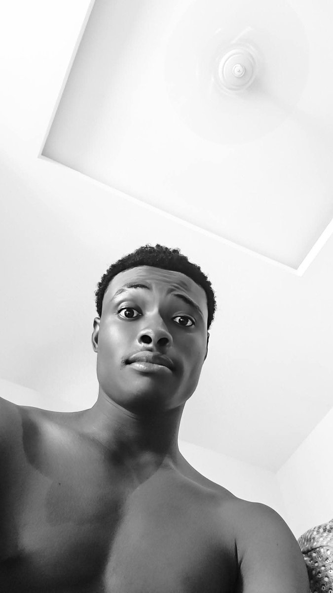 EngrTi41623's tweet photo. POV: You don finally realize say you no ugly… na life just never balance the lighting. 😭😂🖤🤍

Still handsome, still confused, still minding my business. 😮‍💨😂

#POV #Vibes #BlackAndWhite #Funny  #FYP #Nigeriafirst https://t.co/vtyF4MHOoc