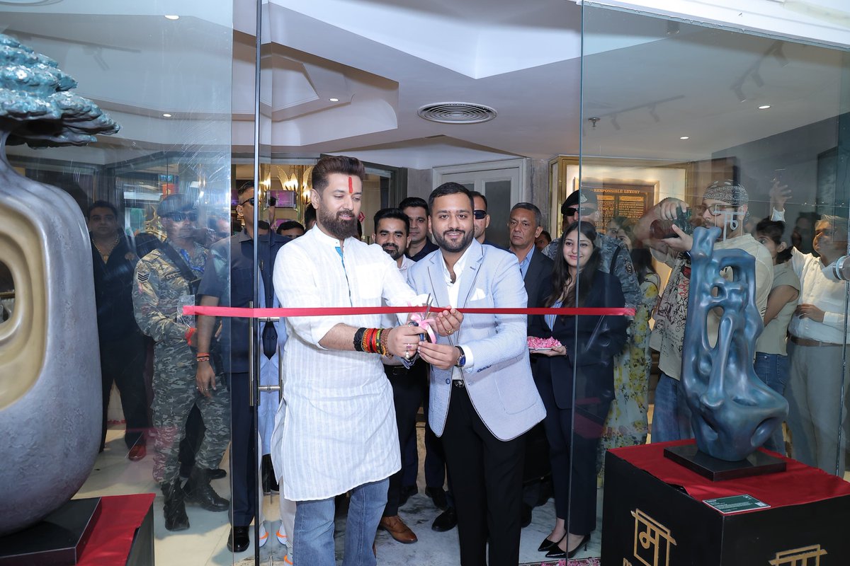 iChiragPaswan's tweet photo. आज नई ���िल्ली के ITC Maurya में Masha Art का उद्घाटन करने का अवसर मिला।

कला, संस्कृति और रचनात्मकता से जुड़ा यह अनुभव बेहद शानदार और यादगार रहा। कला हमारी समृद्ध विरासत को नई पीढ़ी से जोड़ने का सशक्त माध्यम है।

Masha Art की पूरी टीम को हार��दिक शुभकामनाएँ एवं उज्ज्वल भविष्य के लिए बधाई।