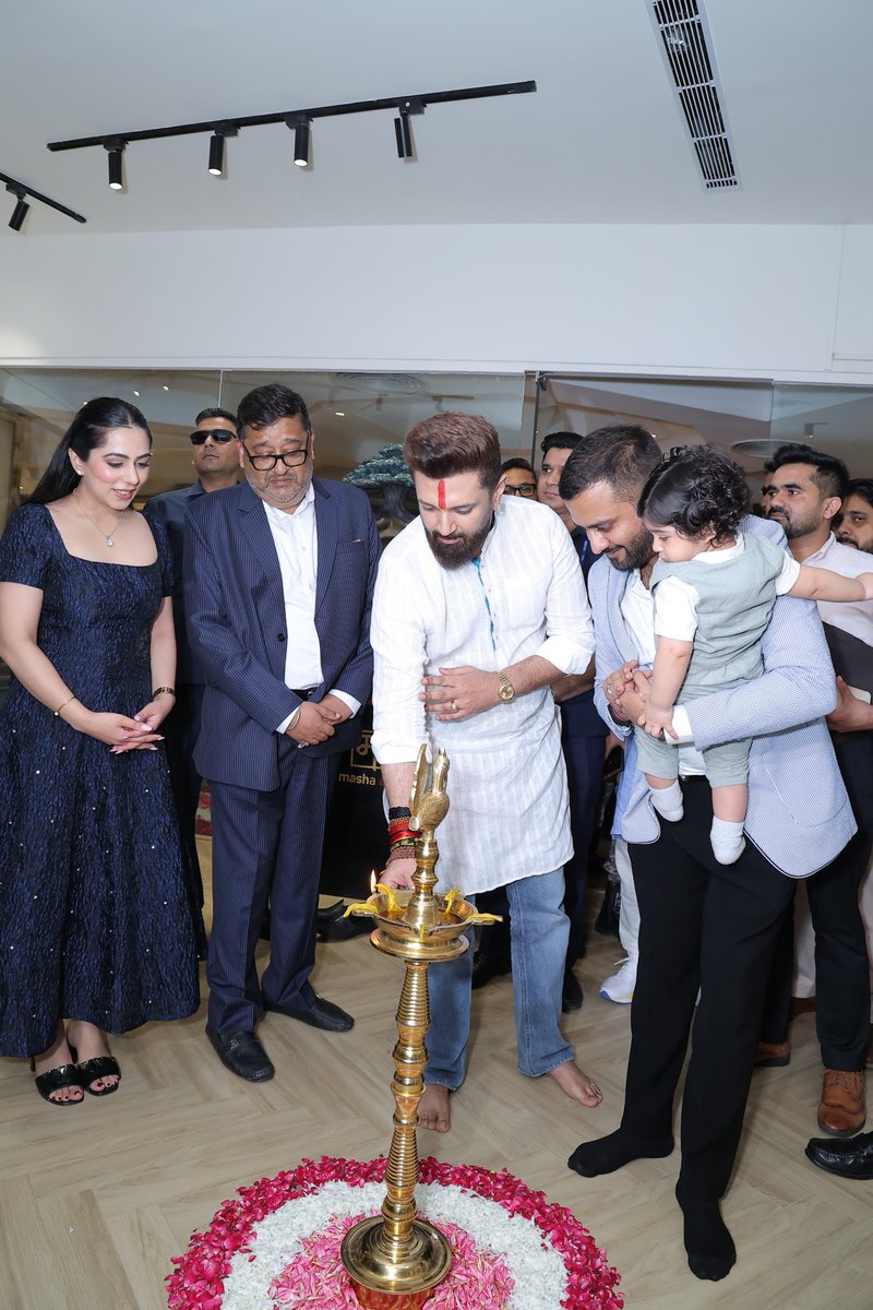 iChiragPaswan's tweet photo. आज नई ���िल्ली के ITC Maurya में Masha Art का उद्घाटन करने का अवसर मिला।

कला, संस्कृति और रचनात्मकता से जुड़ा यह अनुभव बेहद शानदार और यादगार रहा। कला हमारी समृद्ध विरासत को नई पीढ़ी से जोड़ने का सशक्त माध्यम है।

Masha Art की पूरी टीम को हार��दिक शुभकामनाएँ एवं उज्ज्वल भविष्य के लिए बधाई।