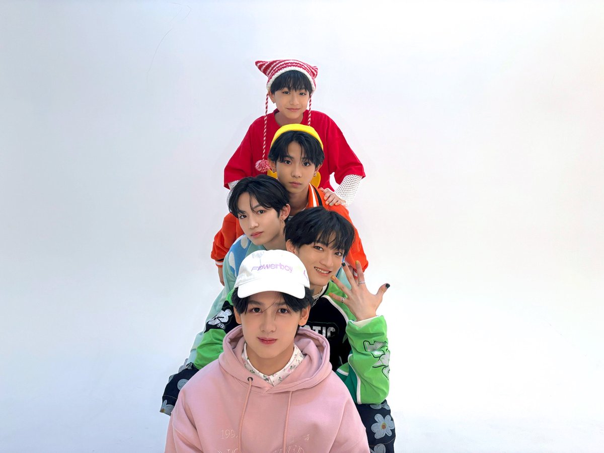 404_NF_official's tweet photo. ⋱⋰ ⋱⋰ ⋱⋰ ⋱⋰ ⋱⋰ ⋱⋰ ⋱⋰ ⋱⋰ 
#NotFound 1st anniversary

いつもありがとうございます！
これからもよろしくお願いいたします！

#4NF4 #EBiDANNEXT
⋰ ⋱⋰ ⋱⋰ ⋱⋰ ⋱⋰ ⋱⋰ ⋱⋰ ⋱⋰ ⋱ https://t.co/Z67vR95kDj