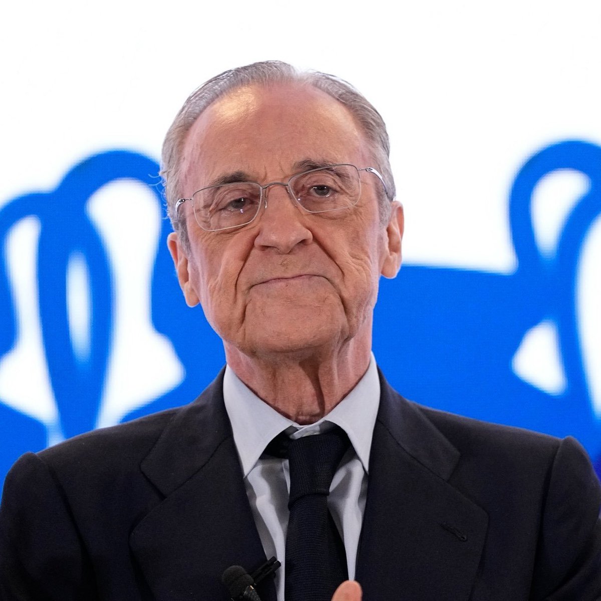 SkyFootMedia's tweet photo. 🚨🚨 BREAKING: BARÇA TAKE FLORENTINO PÉREZ TO COURT! ⚖️🔵🔴

The Real Madrid president is due before a Madrid court on November 25 over alleged defamation linked to the Negreira case. 👀

El Clásico is heading to court. 🔥
@marca https://t.co/L6jaLLETb5