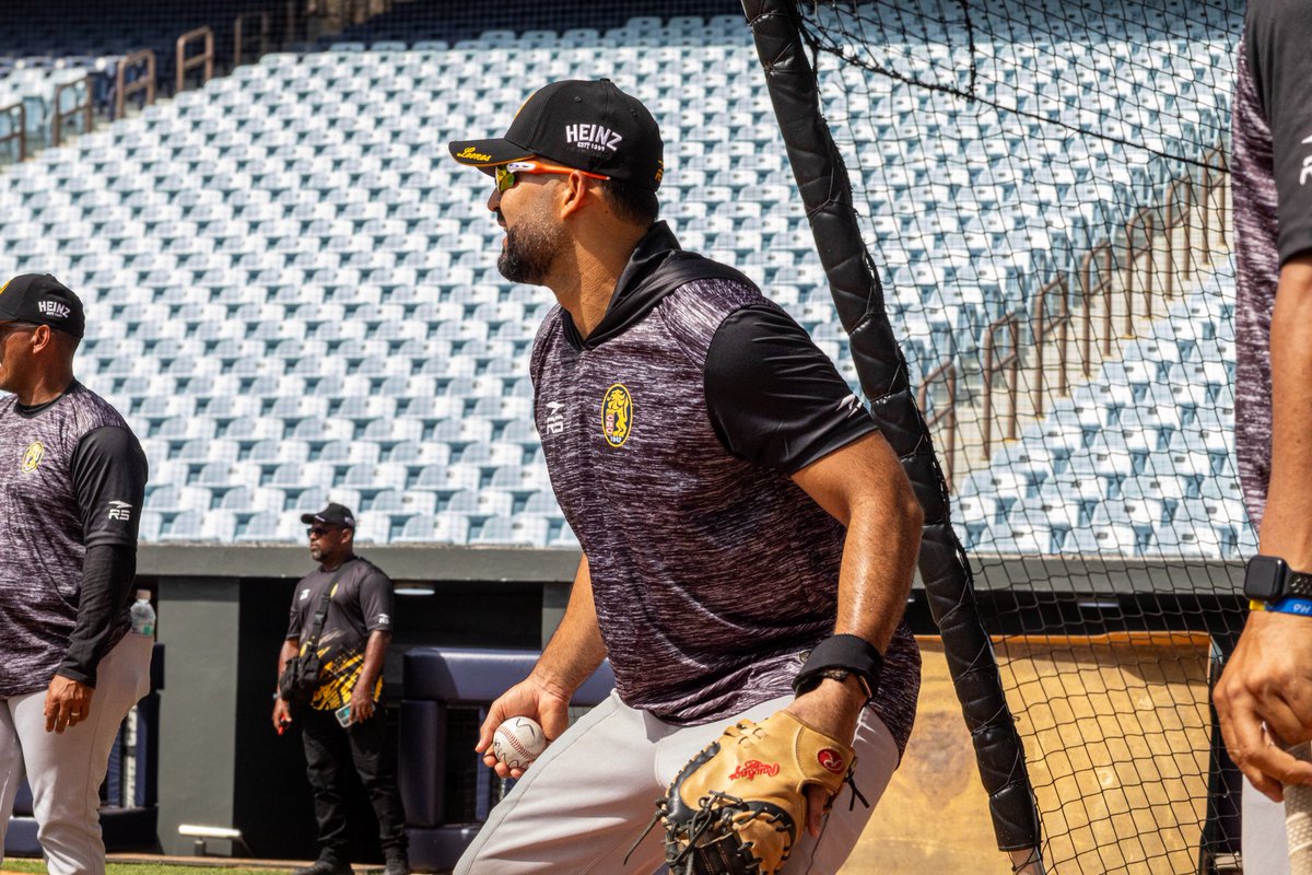 leones_cbbc's tweet photo. Otras incorporaciones de lunes: 

- Alix Hernández (RHP) 
- Arturo Nieto (C) Invitado 

📸 @danopv_ 

#CaraquistaSoy🦁 https://t.co/rBn8rJnh5A