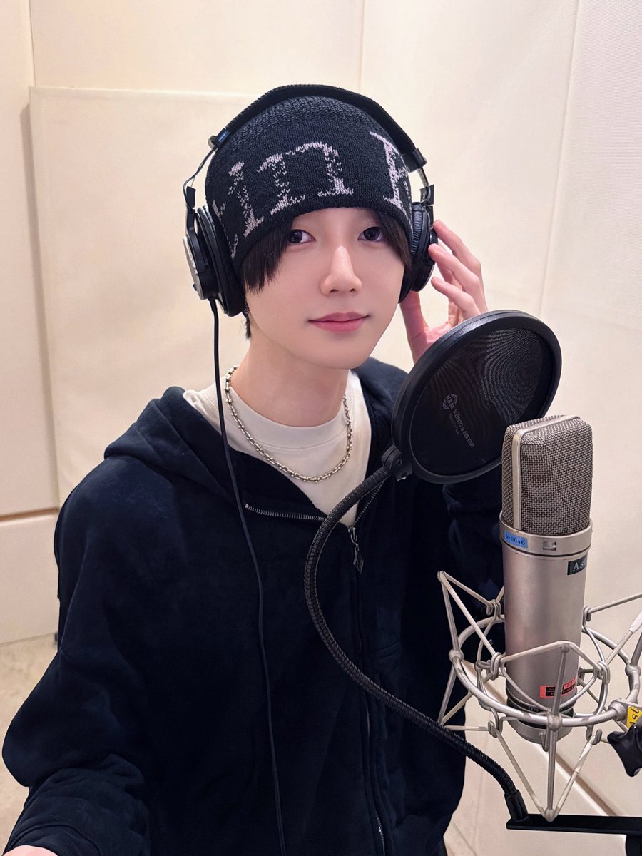 saihiro_'s tweet photo. 今日はレコーディングでした🎧

レコーディングするたびに、歌って本当に難しいなって思います。
同じフレーズでも歌い方ひとつで全然違って聴こえたりして、今日もたくさん勉強になりました！

何回も歌いながら、自分なりに納得できるものを残せた気がします☺️

早くみんなにも聴いてほしい！
どんな曲なのか、楽しみにしててね🎙️

#BAKUCHU #齋藤光希