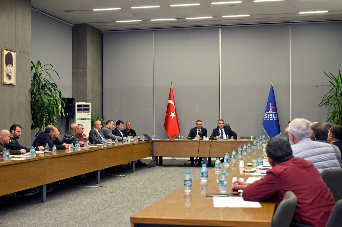 sislibelediyesi's tweet photo. İlçemizde faaliyet gösteren spor kulüplerimizin yöneticileriyle bir araya geldik.

Buluşmada, Belediyemizin gençlik ve spor alanında yürüttüğü çalışmaları değerlendirirken kulüp yöneticilerimizin talep ve önerilerini dinledik.

Şişli’de sporu ve spor kültürünü hep birlikte güçlendirmek için spor kulüplerimizle iş birliği ve dayanışma içinde çalışmaya devam edeceğiz.