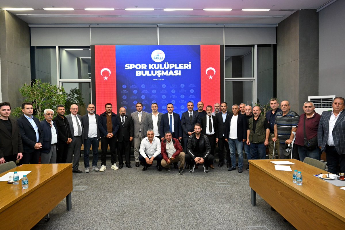 sislibelediyesi's tweet photo. İlçemizde faaliyet gösteren spor kulüplerimizin yöneticileriyle bir araya geldik.

Buluşmada, Belediyemizin gençlik ve spor alanında yürüttüğü çalışmaları değerlendirirken kulüp yöneticilerimizin talep ve önerilerini dinledik.

Şişli’de sporu ve spor kültürünü hep birlikte güçlendirmek için spor kulüplerimizle iş birliği ve dayanışma içinde çalışmaya devam edeceğiz.