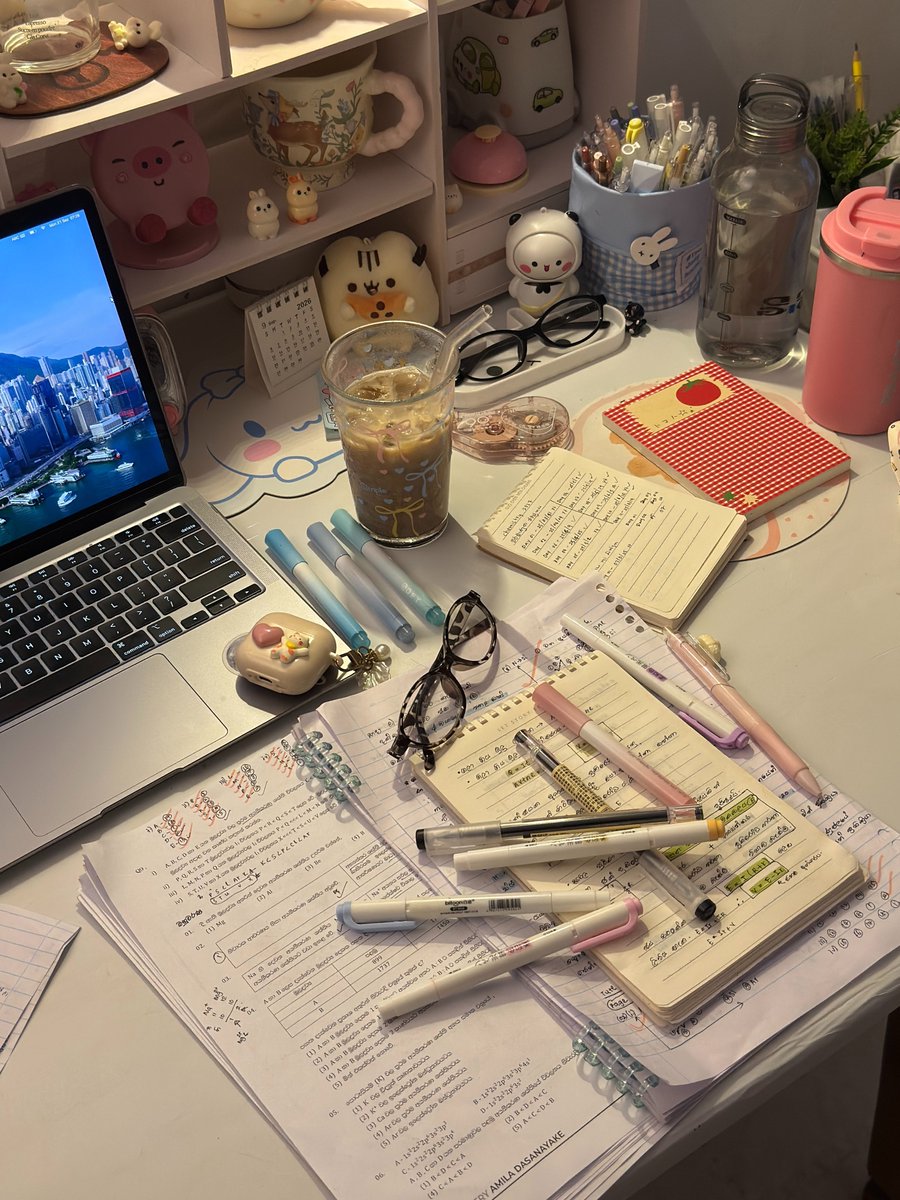 islaboards's tweet photo. days like this ✍️💻🧋 https://t.co/MLCDDxYH2e
