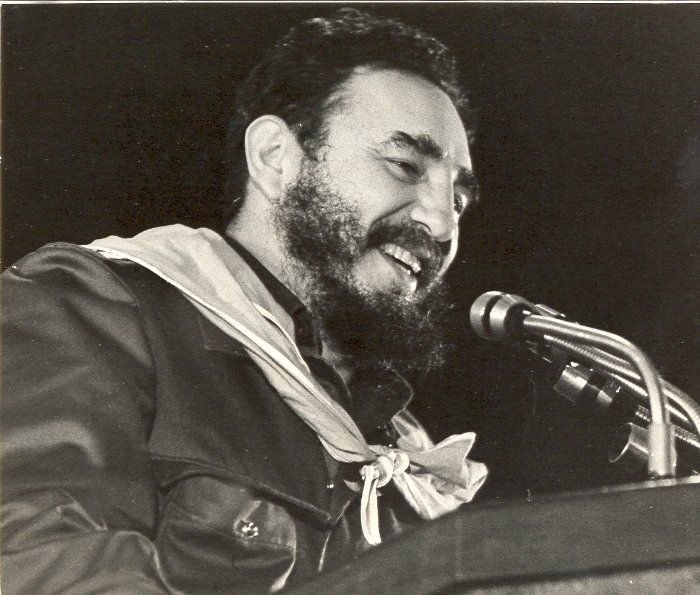 WalterNoris's tweet photo. #DesdeElBarrioConFidel en el aniversario 66 de los @cdr_cuba seguimos haciendo Revolución en cada cuadra y en cada barrio 🇨🇺. #LaPatriaSeDefiende #UnidosPorCuba. 
¡Felicidades cederistas! 
#PorCamagueyTodo https://t.co/A8lbTE9ndX