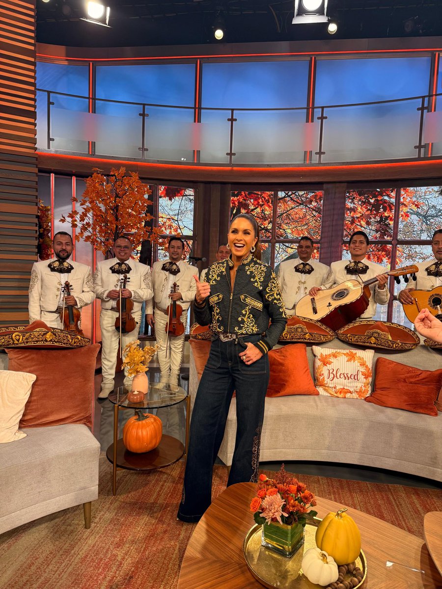 LuceroMexico's tweet photo. LUNES de LUCERO en @despiertamerica y sus #FuertesDeclaraciones https://t.co/S6ePLhNEDx