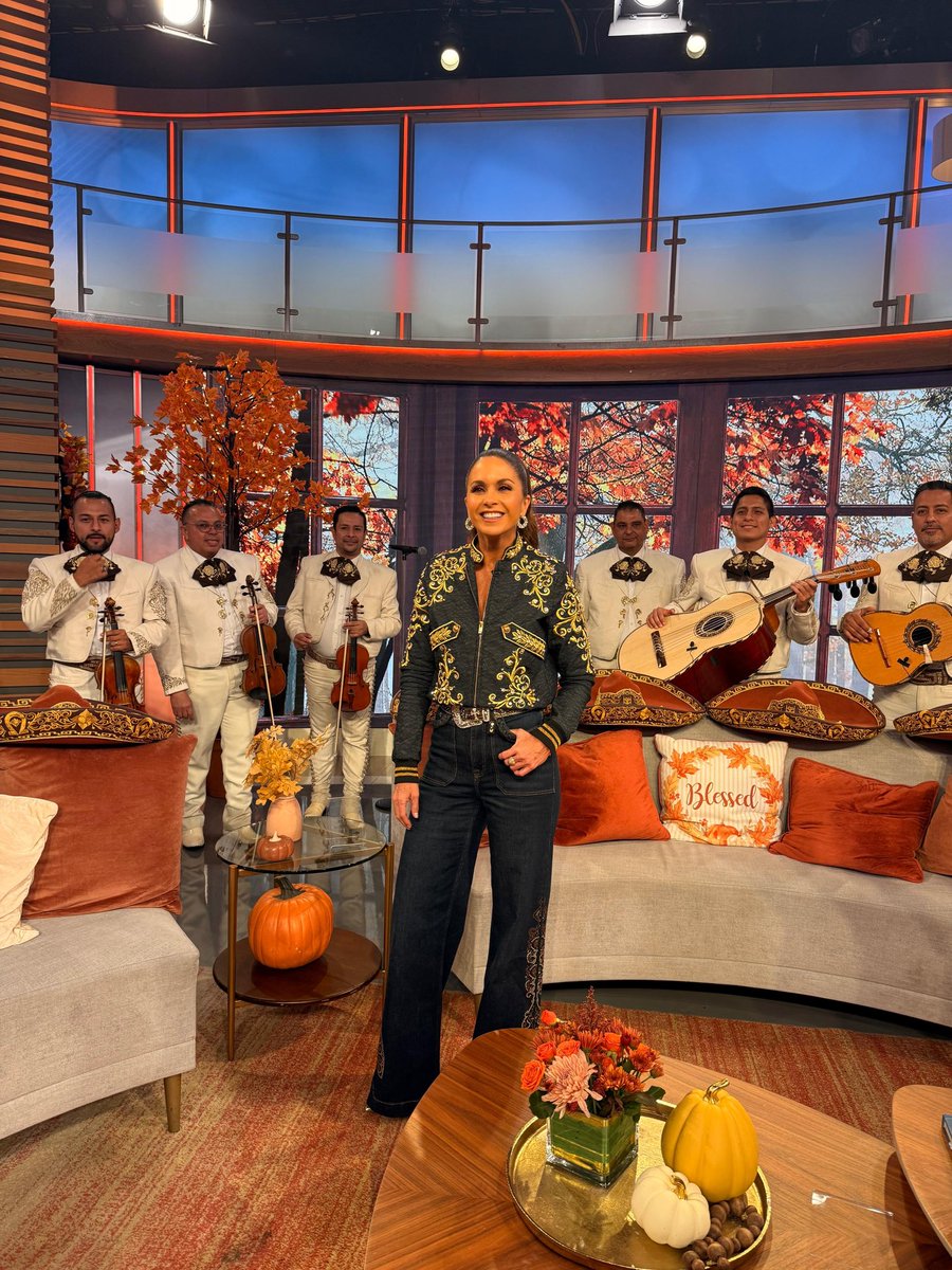 LuceroMexico's tweet photo. LUNES de LUCERO en @despiertamerica y sus #FuertesDeclaraciones https://t.co/S6ePLhNEDx