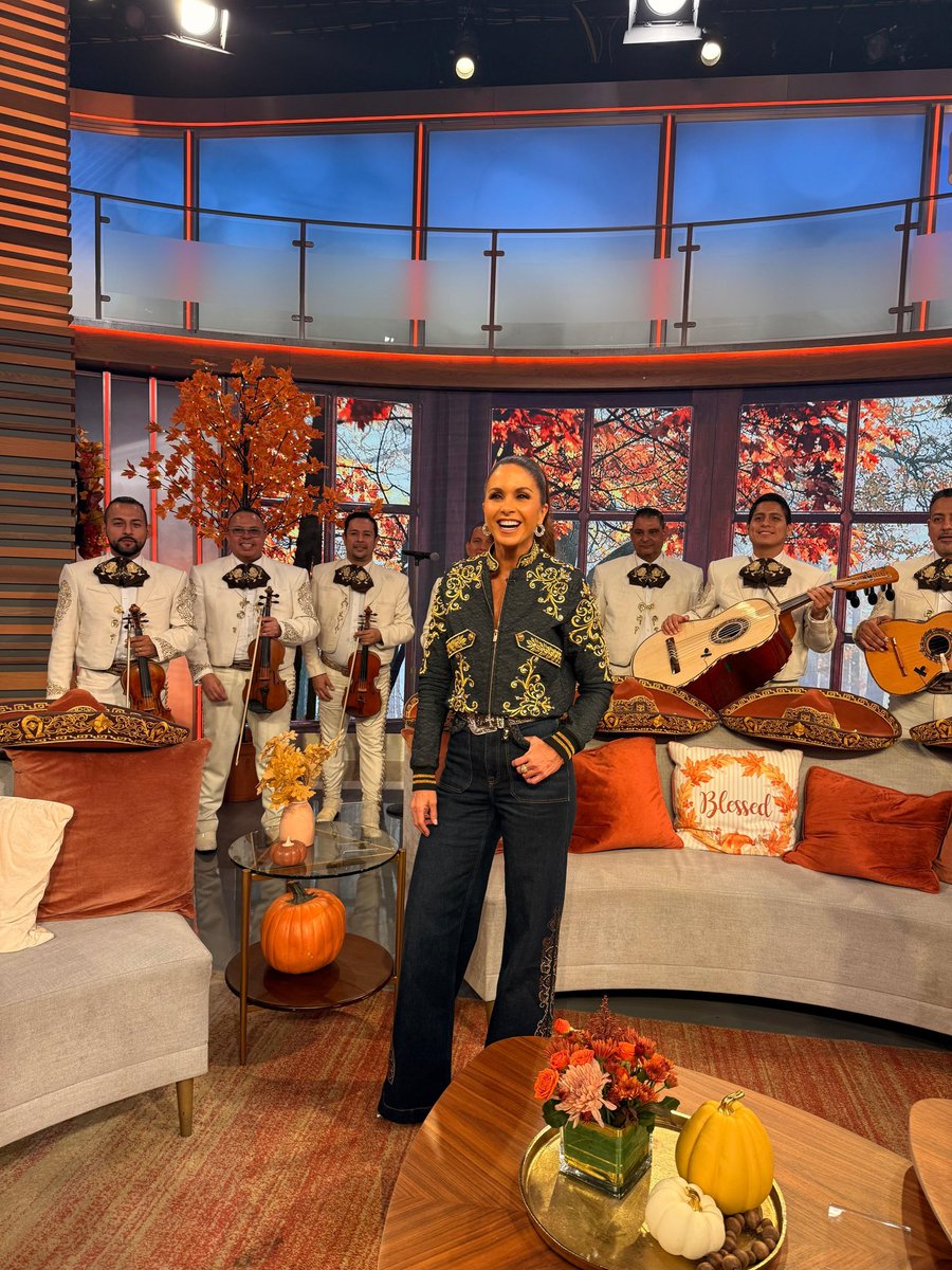LuceroMexico's tweet photo. LUNES de LUCERO en @despiertamerica y sus #FuertesDeclaraciones https://t.co/S6ePLhNEDx