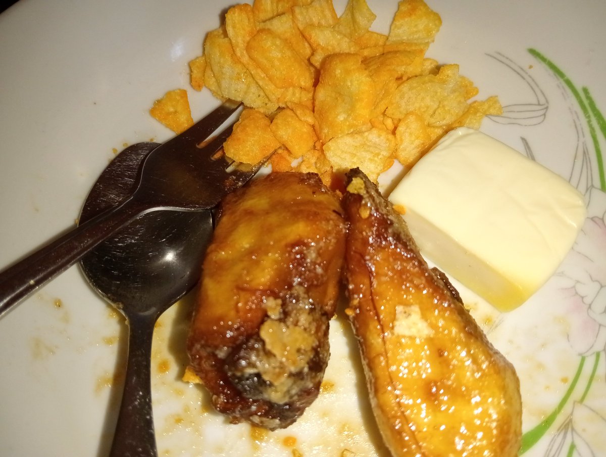 rubyscarlet03's tweet photo. Banana cue plus cheese. I'm so weird, but cheese neutralize the sweetness of the banana cue and it's a little creamy and salty. https://t.co/YICJlfQmlY