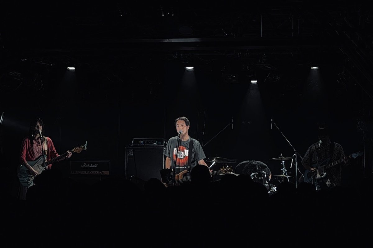 machidamachi's tweet photo. Ferri-Chromeの新曲は90年代UK大好きマンに是非聴いてもらいたいし、Hammersmarkは音源聴いてた以上に良過ぎて吃驚した。変に自分たちのことをカテゴライズしてないところが良い。shoalsは曲は勿論のこと、佇まいやマイクの高さからして最高でした。フィジカル欲しいです。結論として最高の1日でした！ https://t.co/DPabF8XrjT