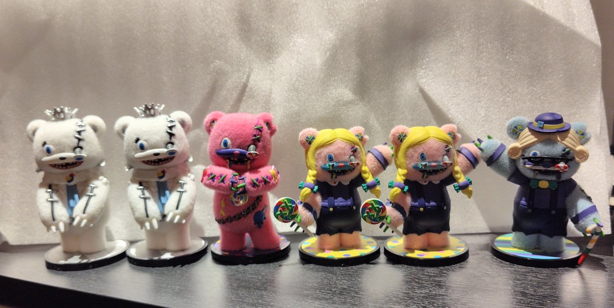gubupooh's tweet photo. ハミクマのコレクタブルフィギュア 
前回６箱買って ハミクマちゃんとパンクちゃんだけ揃わなかったけど 
今日 ２箱だけ買って…なんと ハミクマちゃんとパンクちゃん‼️
やったぁ～🐻🧷自力でコンプリートしたぁ～🥰 https://t.co/MmHpIf6O51