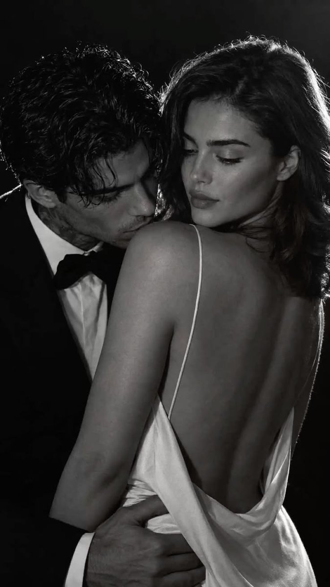 Rocky403567's tweet photo. جب تم مسکراتی ہو تو دل میں آگ سی لگتی ہے،
محبت اتنی نرم ہو کر بھی جلتی ہے 🔥✨

#اردو_زبان https://t.co/glqkK5uvoV