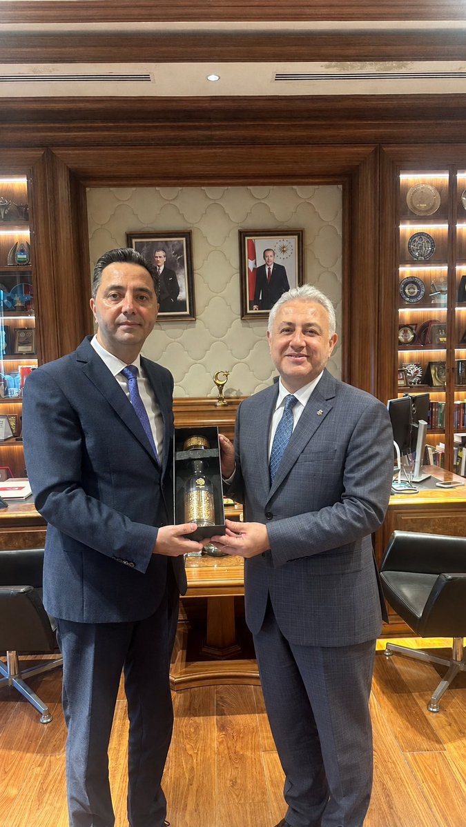 tmfsomalia's tweet photo. Türkiye Maarif Vakfı Somali Ülke Temsilciliği olarak, T.C. Mogadişu Büyükelçisi Sayın Ferhat Alkan’a nezaket ziyaretinde bulunuldu.

Ziyaret kapsamında Sayın Büyükelçimize, Türkiye Maarif Vakfı’nın Somali’de yürüttüğü eğitim faaliyetleri ve okullarımızın çalışmaları hakkında bilgi verildi.

Xafiiska Wakiilka Türkiye Maarif Foundation ee Soomaaliya ayaa booqasho sharafeed ugu tagay Mudane Ferhat Alkan, Safiirka Jamhuuriyadda Türkiye ee Muqdisho.

Intii ay booqashadu socotay, Safiirka waxaa lala wadaagey warbixinta hawlaha waxbarasho ee Türkiye Maarif Foundation ay ka waddo Soomaaliya iyo shaqada ay dugsiyadeennu ka hayaan dalka.

As the Türkiye Maarif Foundation Somalia Country Representation, a courtesy visit was paid to H.E. Ferhat Alkan, Ambassador of the Republic of Türkiye to Mogadishu.

During the visit, H.E. the Ambassador was briefed on the educational activities of the Türkiye Maarif Foundation in Somalia and the work carried out at our schools.
@TC_MogadisuBE 
@TMaarifVakfi