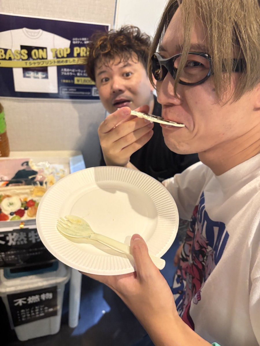 wanamago's tweet photo. Butai.Eイベント『ハレブタイ』2日間お越し頂いた皆様ありがとうございました！
それぞれのアーティストが自分のカラーを出した熱いライブ（トーク）を最後方社長面で見てて胸が熱くなりました🔥

ぶっ飛びのButai.E USA🇺🇸の発表でしたが自分は自分なりのステージに立ち朗報を届けるべく頑張ります！ https://t.co/Oep7IvILaQ