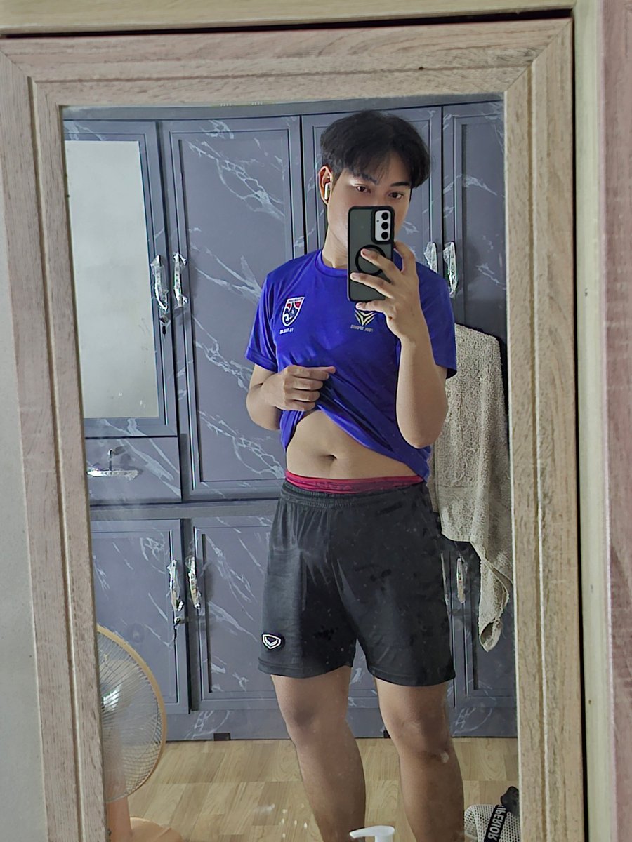 anuanu4764264's tweet photo. มาจับพุงดิ🫣 #บุรีรัมย์ https://t.co/hdOS3HCe8x