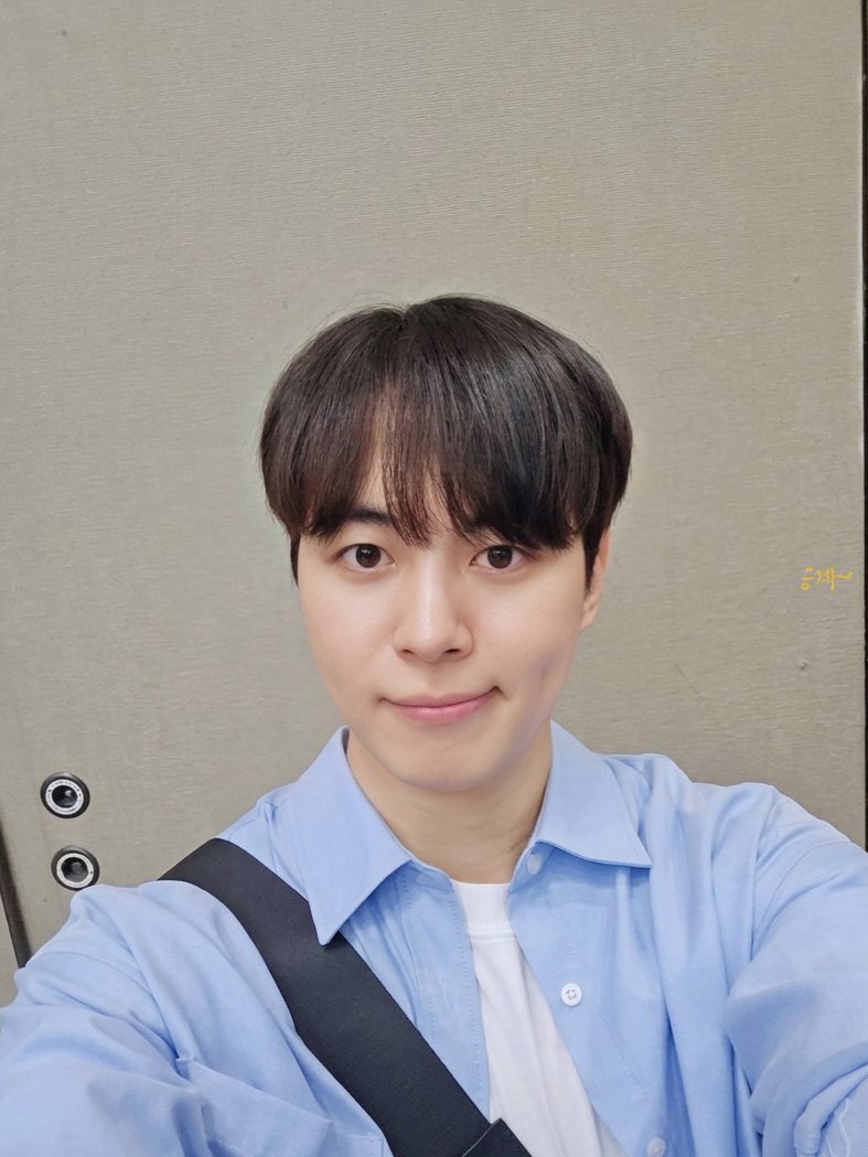 hongbinlike's tweet photo. 내 하루를 행복하게 만들어주는 홍빈아 생일 축하해🎂
매번 투닥거려도 언제나 응원하고 사랑해❤
아프지 말고 오래오래 함께 행복하자! https://t.co/nOlzEoa690