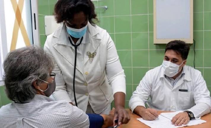 Jonathan_x_Cuba's tweet photo. 🇨🇺 Las dificultades que provoca el bloqueo de los Estados Unidos al Sistema Nacional de #Salud son reales y no pueden ignorarse.
A pesar de ellas, es nuestro compromiso continuar buscando alternativas, fortaleciendo capacidades y acompañando a cada paciente y a su familia. https://t.co/XeDIL5BlS8