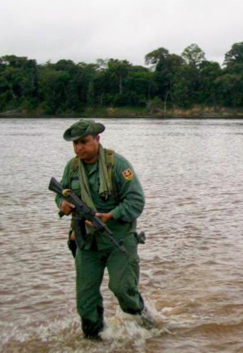 Jrr473's tweet photo. Con el Capitán Caguaripano crecí como primo de crianza.
 
Por eso, cuando pienso en él, no veo titulares ni consignas, sino al hombre que decidió no arrodillarse, aun sabiendo lo que podía costarle.

No podrán borrar la dignidad con la que elegiste vivir. https://t.co/yF9aPgStBc