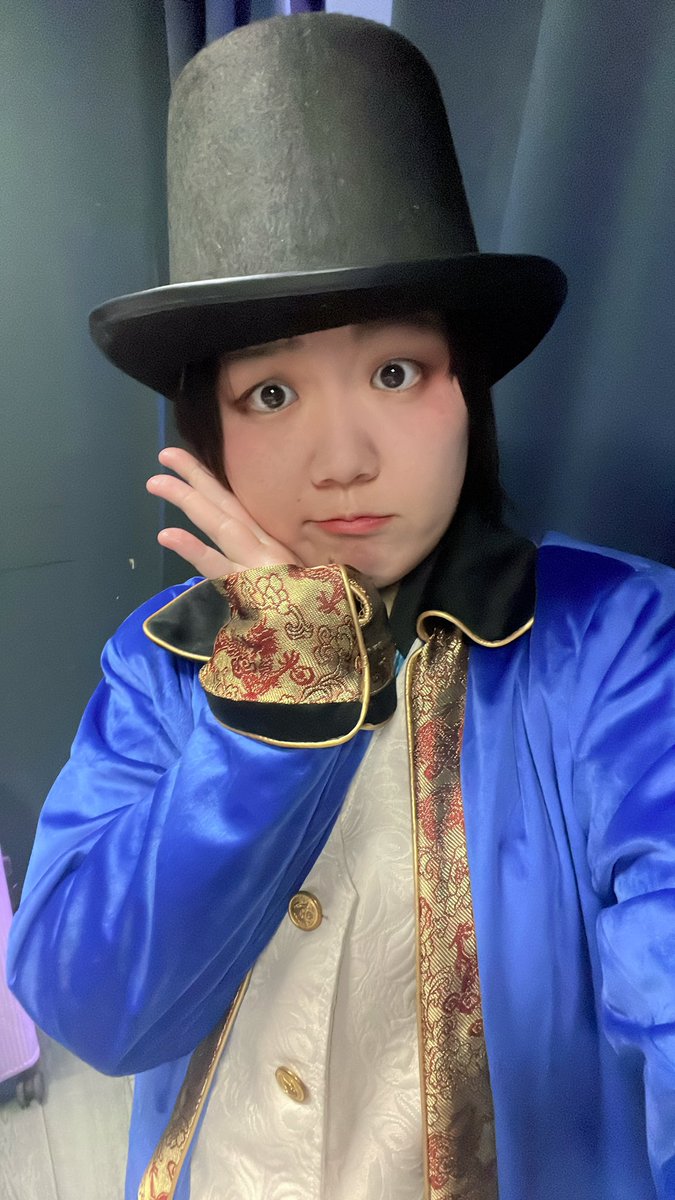 ivsan5252's tweet photo. 千穐楽、取り急ぎありがとうございました！
🎩🔔「自然と笑みまでこぼれちゃう♡」
💙🦋「蝶々！！！3つもついてるんだ！」
 #メゾン・ド・マリアの亡霊   
 #センターアイドル殺人事件 
 #生ワ松ト剛腕 https://t.co/j7f4OivslS