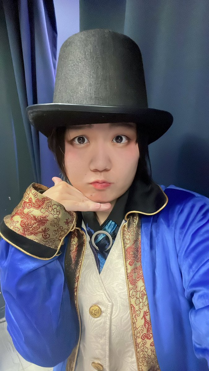 ivsan5252's tweet photo. 千穐楽、取り急ぎありがとうございました！
🎩🔔「自然と笑みまでこぼれちゃう♡」
💙🦋「蝶々！！！3つもついてるんだ！」
 #メゾン・ド・マリアの亡霊   
 #センターアイドル殺人事件 
 #生ワ松ト剛腕 https://t.co/j7f4OivslS