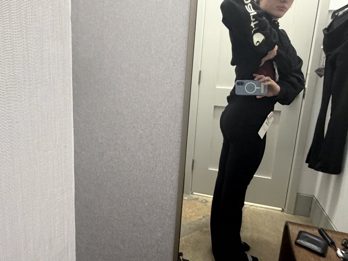 stunbunslut's tweet photo. NEW favorite pants 
Black bell bottom booty leggings 🖕😽 under $10
More cross dressing sissyfing / feminization
Phat ass white boy #pawg #pawf #trap #femboy #butt
#trynottocum #nsfw
#sissy https://t.co/urwqsA5A8E