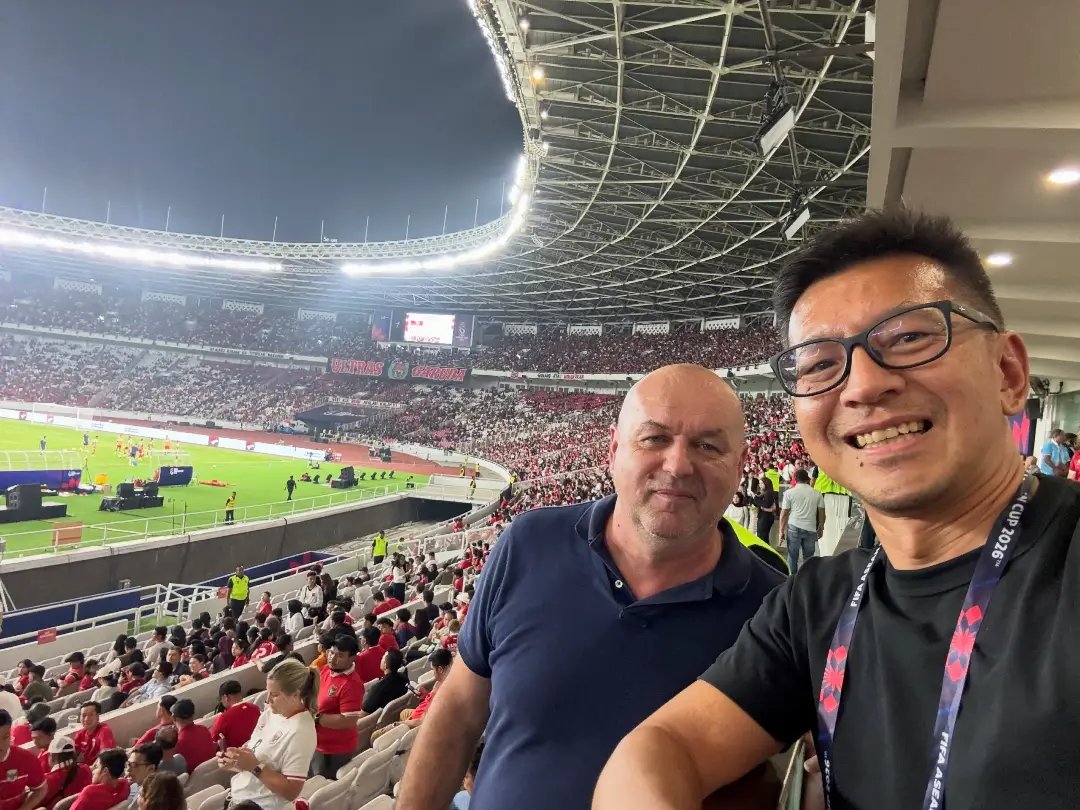 TimnasXtra's tweet photo. 📸 Bojan Hojdak in attendance at GBK tonight. https://t.co/c7rLuV3kY1