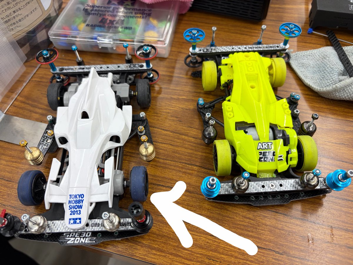 Richard2037800's tweet photo. このSuper-Xシャーシは、僕のSuper-FMマシンよりもさらに速いですね。もっと走らせて、安定させるためのセッティングを研究する必要があります🤨 https://t.co/bXOgLQquCj