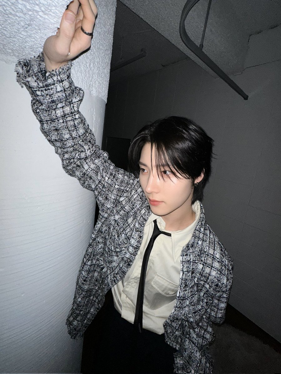 KeitenShines's tweet photo. 𝚁𝙸𝙰𝙰𝙽.

Lahir 16 Januari 2003, Kakak kedua di grup. Posisinya di grup adalah Vokalis. Sebelum debut dengan 𝚑𝚛𝚝𝚣.𝚠𝚊𝚟, Kakak bersuara indah ini sudah terlebih dulu debut sebagai solois dengan single “Treat Me Better.” https://t.co/zfvxOeNxqh