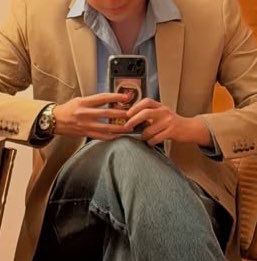 CamiTuDream's tweet photo. Leon teniendo una pc de Sophia en su teléfono 😭😭 https://t.co/jyrmLF8uyL