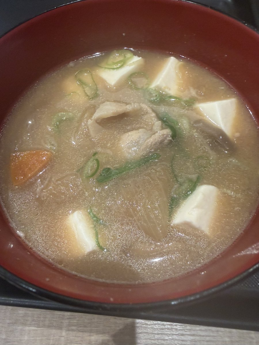 nekosuitaizo's tweet photo. この前ふと松屋の豚汁飲んだ時に
みんなのこと思い出して ふふふとなったよ
こういう思い出すきっかけがあるのって幸せよね https://t.co/z4eypSE1xH