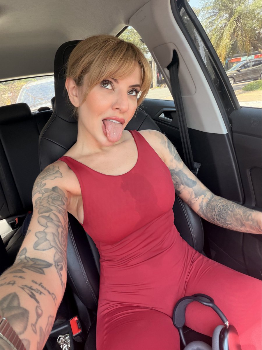 talitatrix's tweet photo. A Dominatrix do seu marido já foi treinar e você? https://t.co/YesgHs0OSi