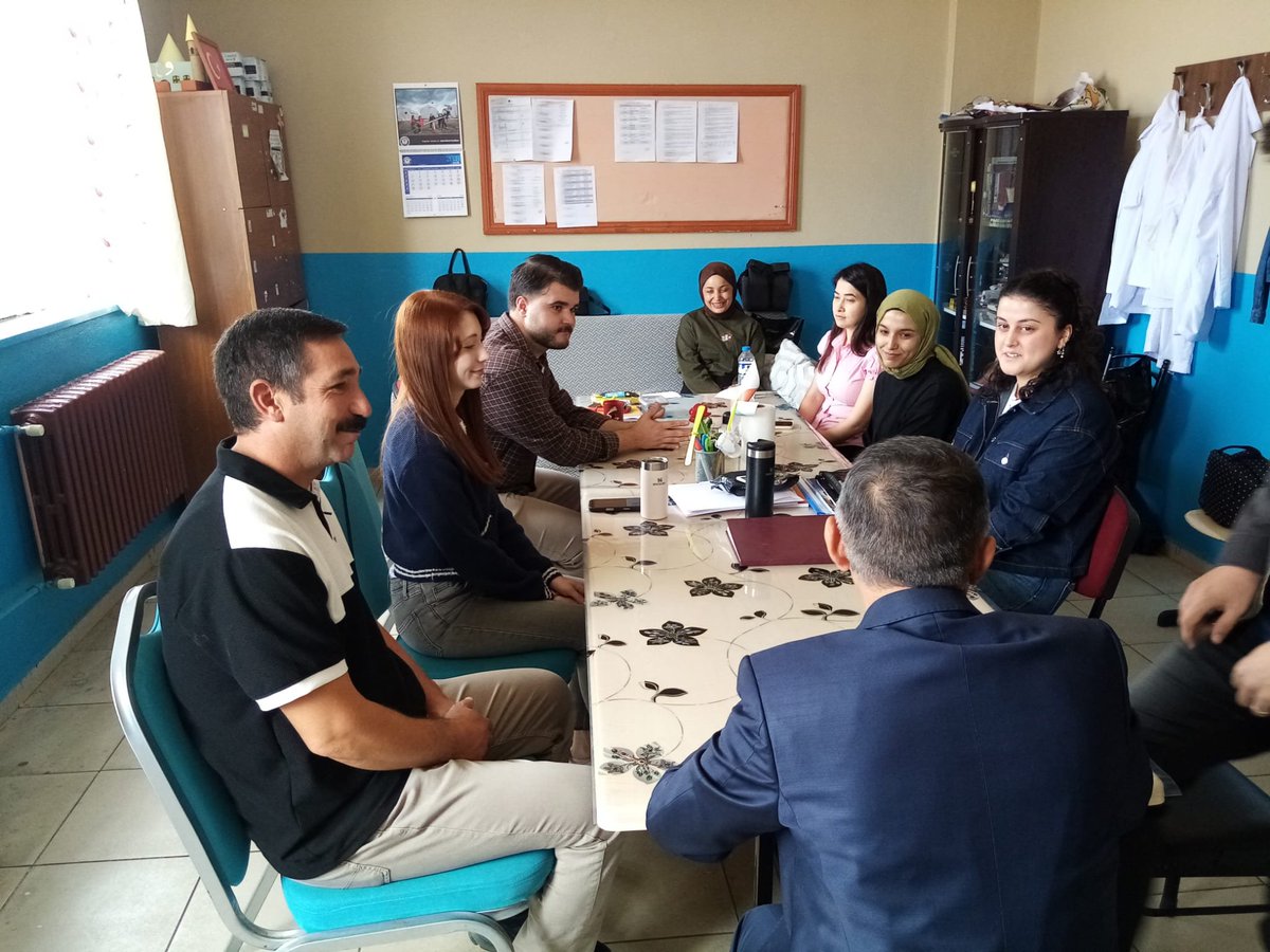 PatnosMEM's tweet photo. 📌EĞİTİMDE SAHA ODAKLI ÇALIŞMALAR DEVAM EDİYOR

Patnos İlçe Milli Eğitim Müdürü Sayın Yüksel ZORLU, saha ziyaretleri kapsamında Alatay İlk-Ortaokulu ile Aladağ İlkokulu’nu ziyaret etti.

​Ziyaretin ilk durağında Alatay İlk-Ortaokulu’nda okul idarecileri ve öğretmenlerle bir araya gelen Sayın ZORLU, eğitim-öğretim faaliyetleri hakkında bilgi alarak görüş ve talepleri dinledi.

​Akabinde Aladağ İlkokulu’na geçen İlçe Milli Eğitim Müdürümüz, okul bahçesinde devam eden kilit parke taşı döşeme ve yenileme çalışmalarını yerinde inceleyerek yetkililerden süreç hakkında bilgi aldı.

@tcmeb
@tcagrivaliligi
@agrimem 
@halukcakan12 
@patnos_004
@YkselZorlu