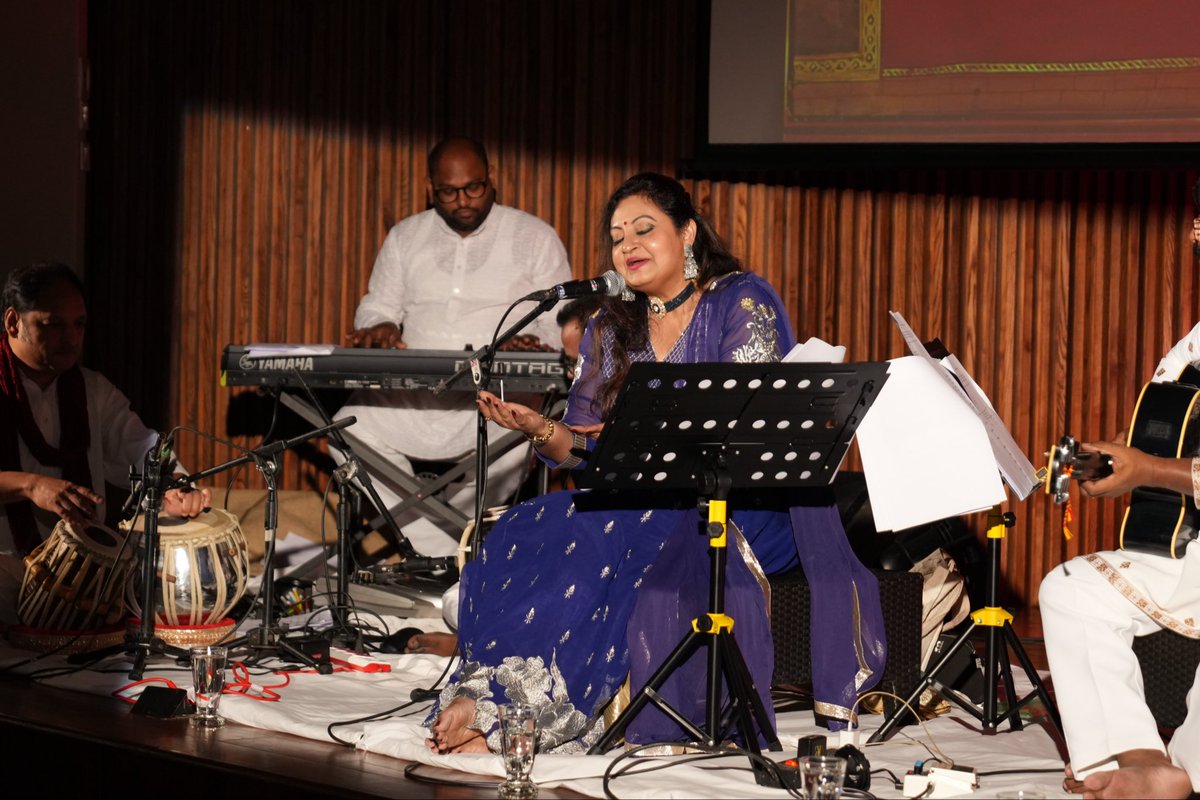 meeta_pandit's tweet photo. Happiest on the stage 😍🤩 

#onstage #music #doon #gwaliorgharana #liveperformance https://t.co/6wjDFsKEgz