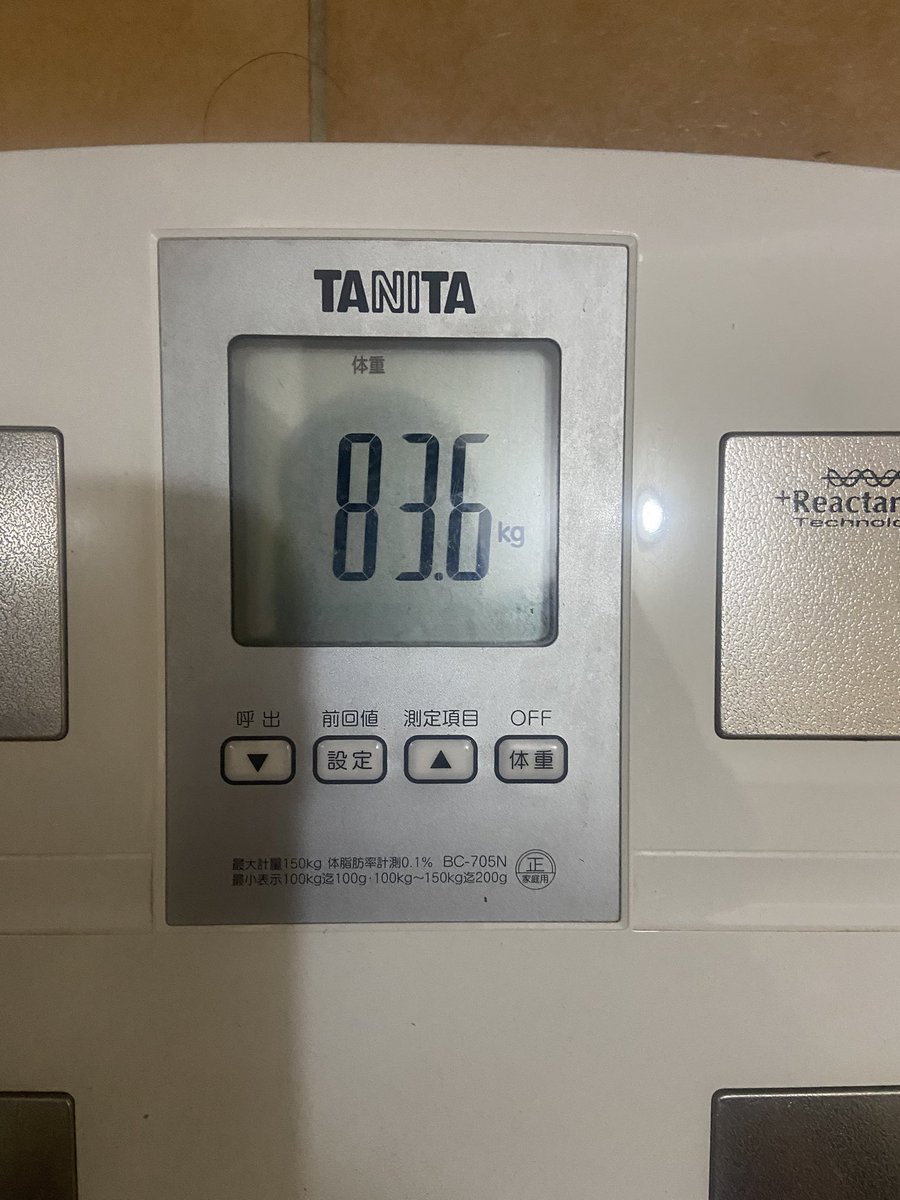 massa_fuk's tweet photo. 9/28 トレーニング💪

今日はPull（背中）の日🔥

・チンニング（懸垂）
・Tバーロ
・ハーフデッド

今日は有酸素なし。

体重は83.6kg。
食事は1,835kcal、P114g。

少しずつでも重量を伸ばして、身体も変えていく💪
ダイエットしながら筋力アップも狙っていきます。

#筋トレ #ダイエット #減量 #背中トレ #PullDay #ハーフ���ッド #懸垂 #筋トレ男子