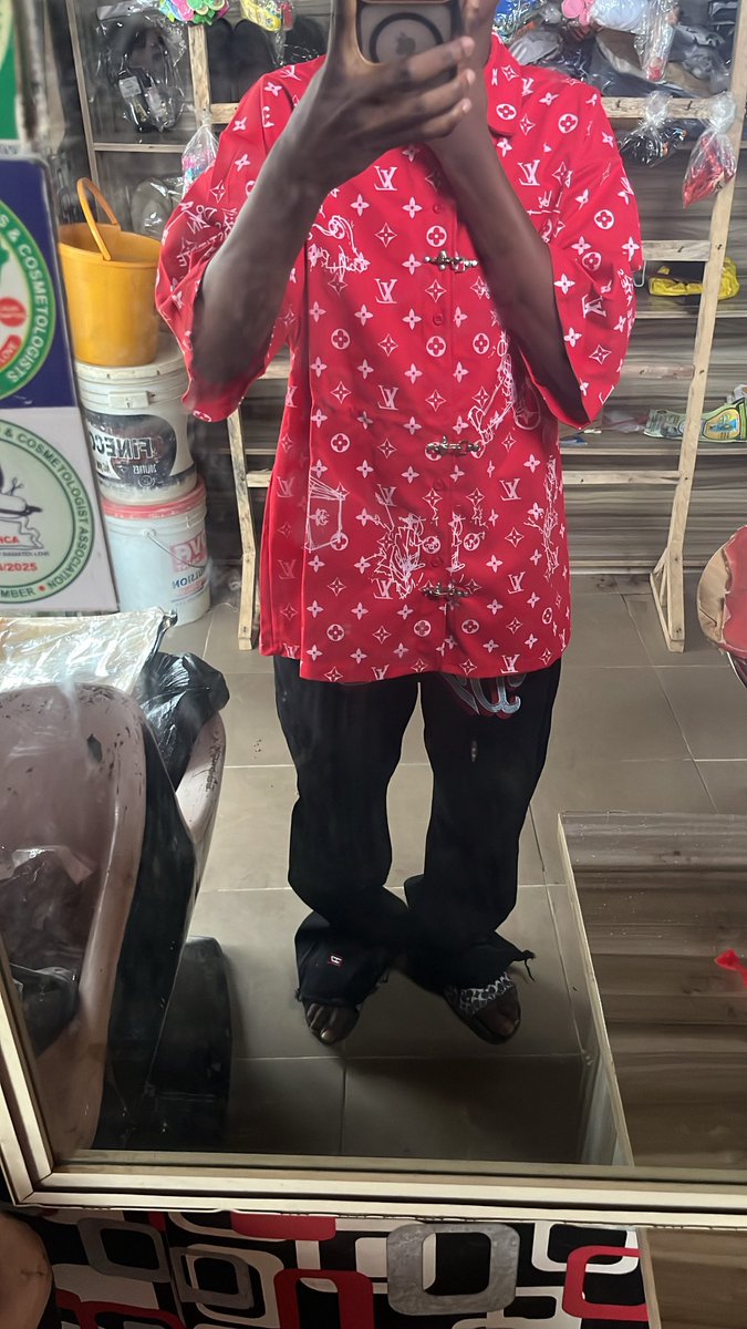 raheemotic's tweet photo. Clothes I bought at Yaba 🛒🛍️
Thank you Elon 🥹❤️ https://t.co/IfENhZ9ln7
