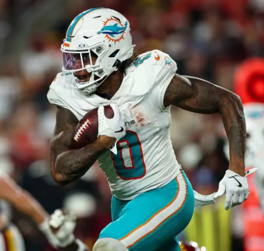 draftuncut's tweet photo. Dolphins RB De'Von Achane suffered torn ACL in loss to Chiefs, out for remainder of season.
Ollie Gordon II : This guy's stock is low, it's time to stash guys who are already starting to show up this season
#FantasyFootball #DraftKings #NFLFantasy https://t.co/pjPdWYGVMp