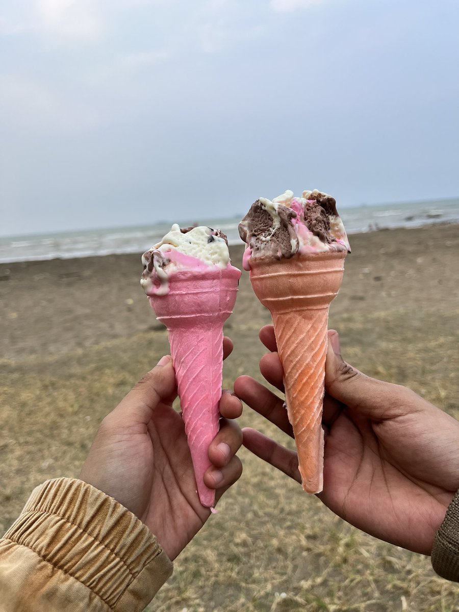 primaaay's tweet photo. Es krim dulu sebelum resign ga si https://t.co/NmdNB15VB1