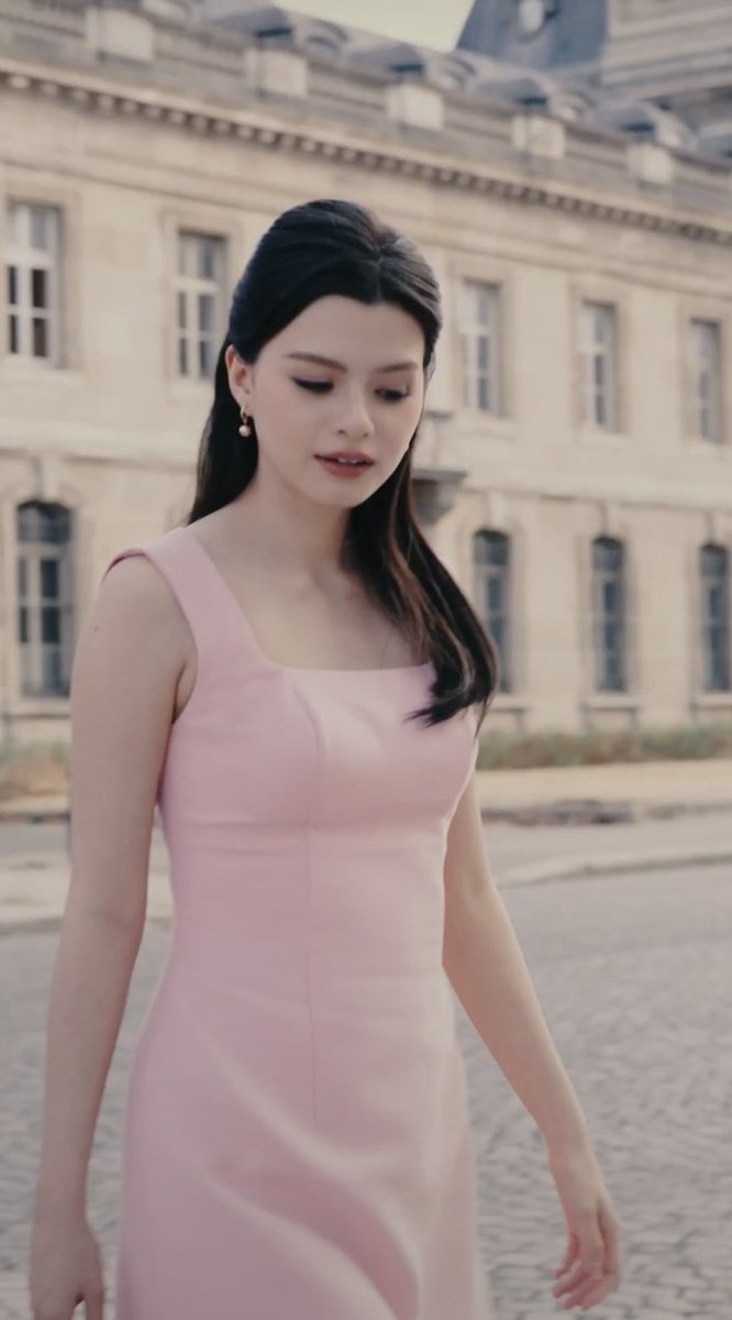 BRFbevil's tweet photo. Princess in Paris 💓

#RebeccaxLOrealParis #LeDefileLOrealParis #beckysangels #BeckyArmstrong‌ https://t.co/Nky2rVDPgZ
