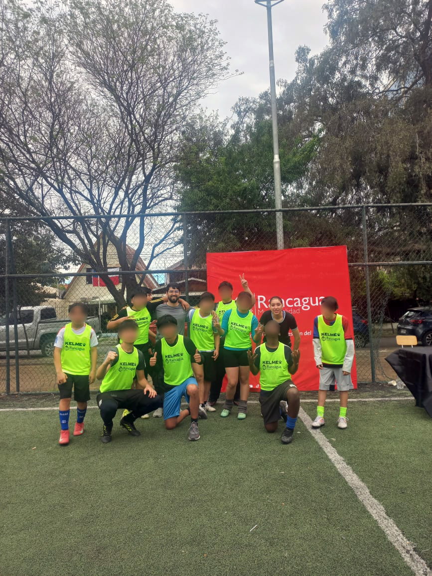 AcjCorporacion's tweet photo. ¡Campeones! 🏆⚽️
Los niños, niñas y adolescentes del PIE ACJ Rancagua Norte conquistaron el cuadrangular "Fútbol en tu Barrio". Una jornada de deporte, risas y comunidad que terminó con la copa en alto.
Lee la crónica completa aquí: 👇https://t.co/UZPFxzyq1w https://t.co/U6VoBTvl3k