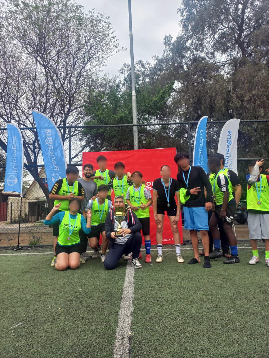 AcjCorporacion's tweet photo. ¡Campeones! 🏆⚽️
Los niños, niñas y adolescentes del PIE ACJ Rancagua Norte conquistaron el cuadrangular "Fútbol en tu Barrio". Una jornada de deporte, risas y comunidad que terminó con la copa en alto.
Lee la crónica completa aquí: 👇https://t.co/UZPFxzyq1w https://t.co/U6VoBTvl3k