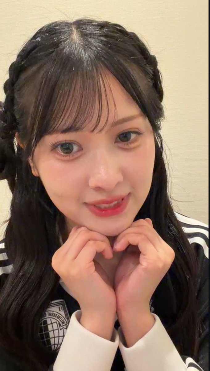 otsuyu0109's tweet photo. 気が付いたらなぎゅの
インスタライブ100枚位スクショしてた

なぎゅに一言
なぎゅ！自分の魅力が解ってない！！！
目を大きく顔を小さい加工？
それ素のなぎゅだよ！
加工が似合うわけないじゃん
実物のなぎゅが一番カワイイに
決まってるじゃん

すいません　熱くなり過ぎた
なぎゅの制服(25)ｗ早く見たいです

#庄司なぎさ
#すいすて