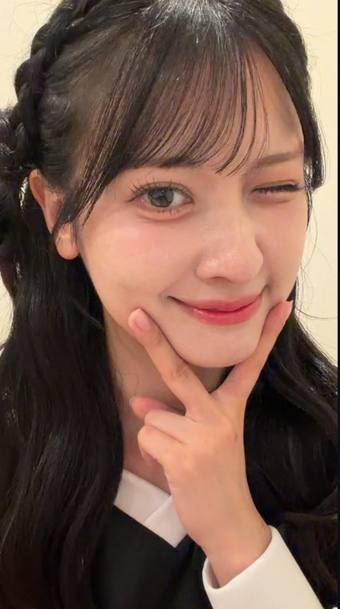 otsuyu0109's tweet photo. 気が付いたらなぎゅの
インスタライブ100枚位スクショしてた

なぎゅに一言
なぎゅ！自分の魅力が解ってない！！！
目を大きく顔を小さい加工？
それ素のなぎゅだよ！
加工が似合うわけないじゃん
実物のなぎゅが一番カワイイに
決まってるじゃん

すいません　熱くなり過ぎた
なぎゅの制服(25)ｗ早く見たいです

#庄司なぎさ
#すいすて