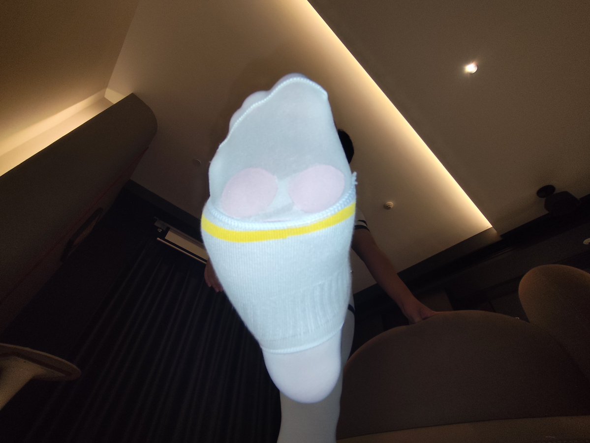 komastuo's tweet photo. 为什么不能连放13天ᕙ(  •̀ ᗜ •́  )ᕗ #原味 #脚 #白袜 #正太 #足控 https://t.co/uqUmiKRnqa