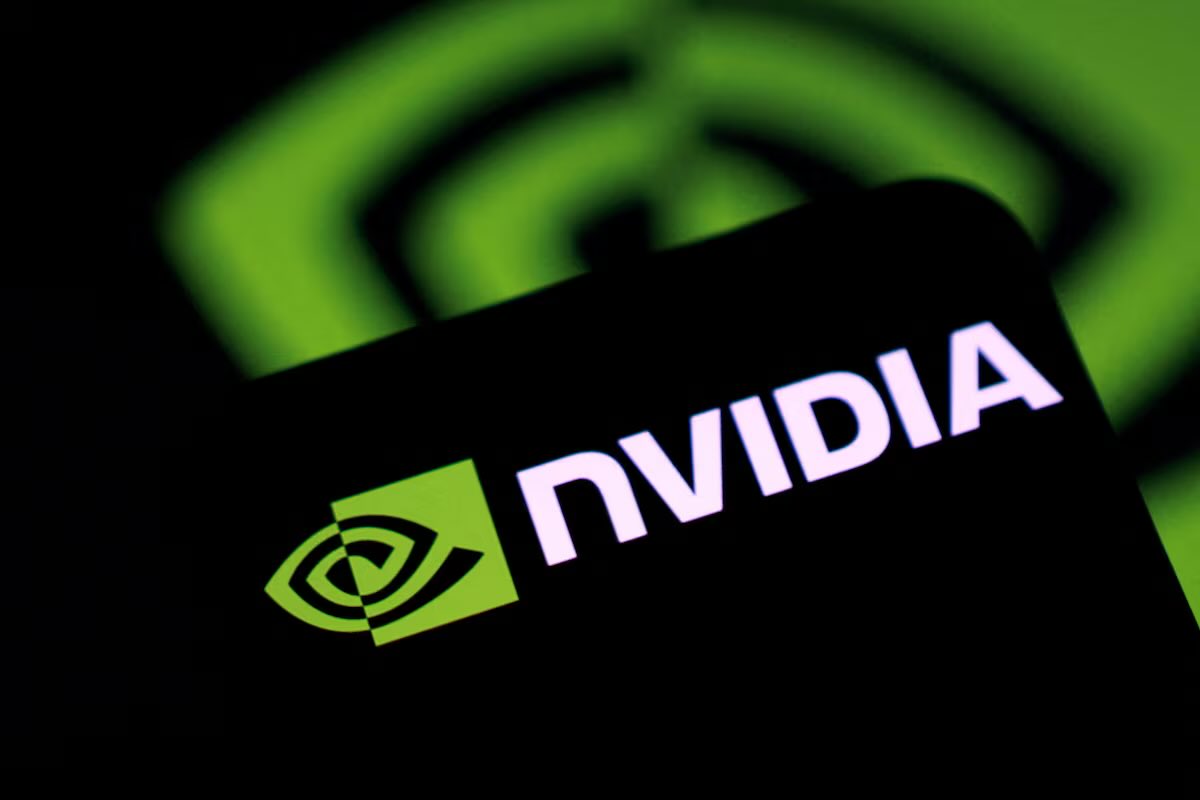 OsamikProd's tweet photo. 🚨 Nvidia just announced a record $150B share buyback, the largest ever, beating Apple's $110B from 2024.
The twist: the stock is trading near its lowest valuation in over a decade.
Nvidia clearly thinks it's undervalued 👀 https://t.co/1azPCmEMNF